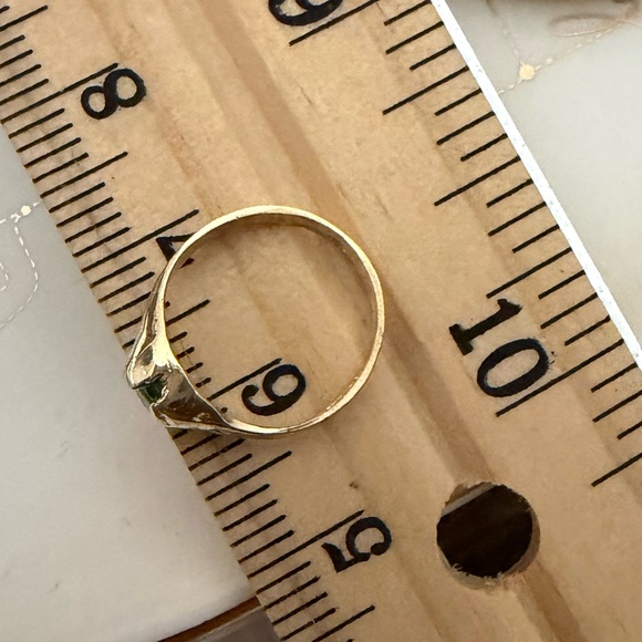14kt solid yellow gold green stone baby ring or charm - Picture 5 of 5